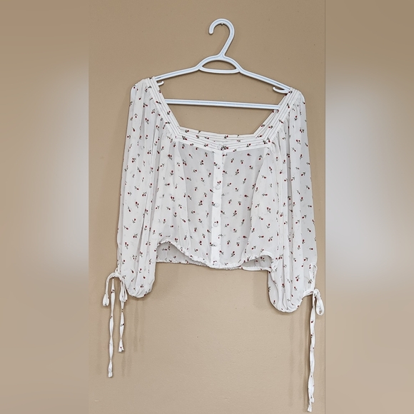 Women’s Forever21 Mesh White With Red Roses Cropped Blouse Buttons In Front Sz L - Picture 1 of 7